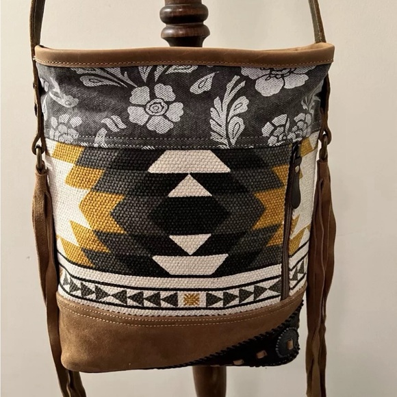 New Myra Concealed Western Boho Crossbody Bag Native American Design Fashion Bag - Picture 3 of 11